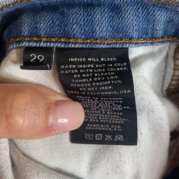 J Brand-Distressed Boyfriend Shorts-Euphoria- medium wash- Size 29 (US 8) - Picture 11 of 11